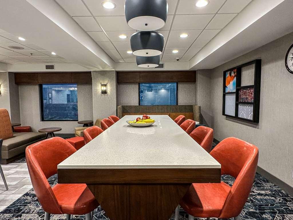 Hampton Inn Norfolk Beltér fotó