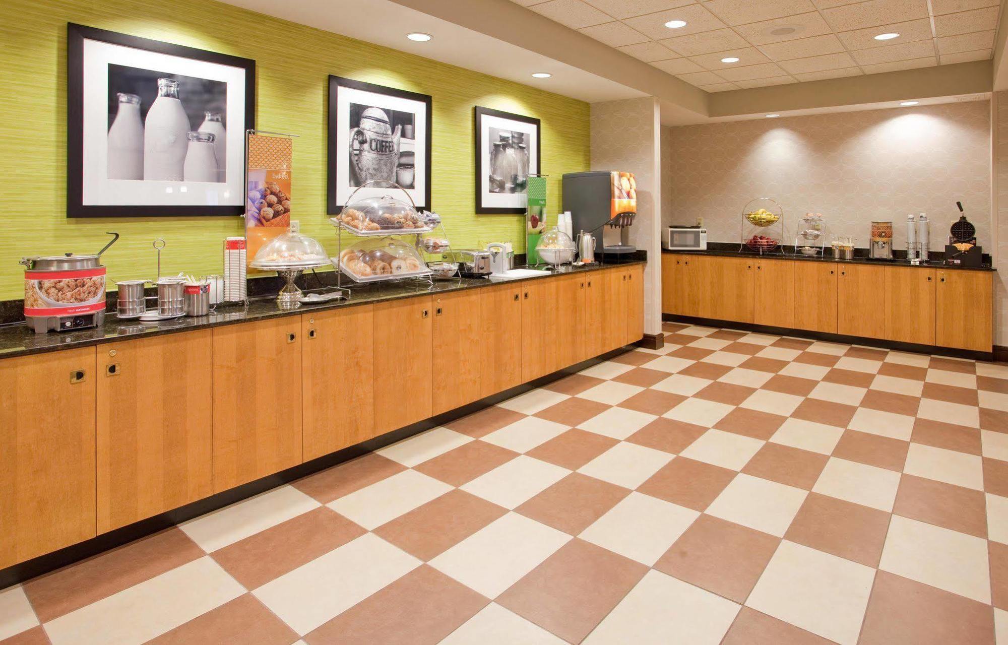 Hampton Inn Norfolk Kültér fotó